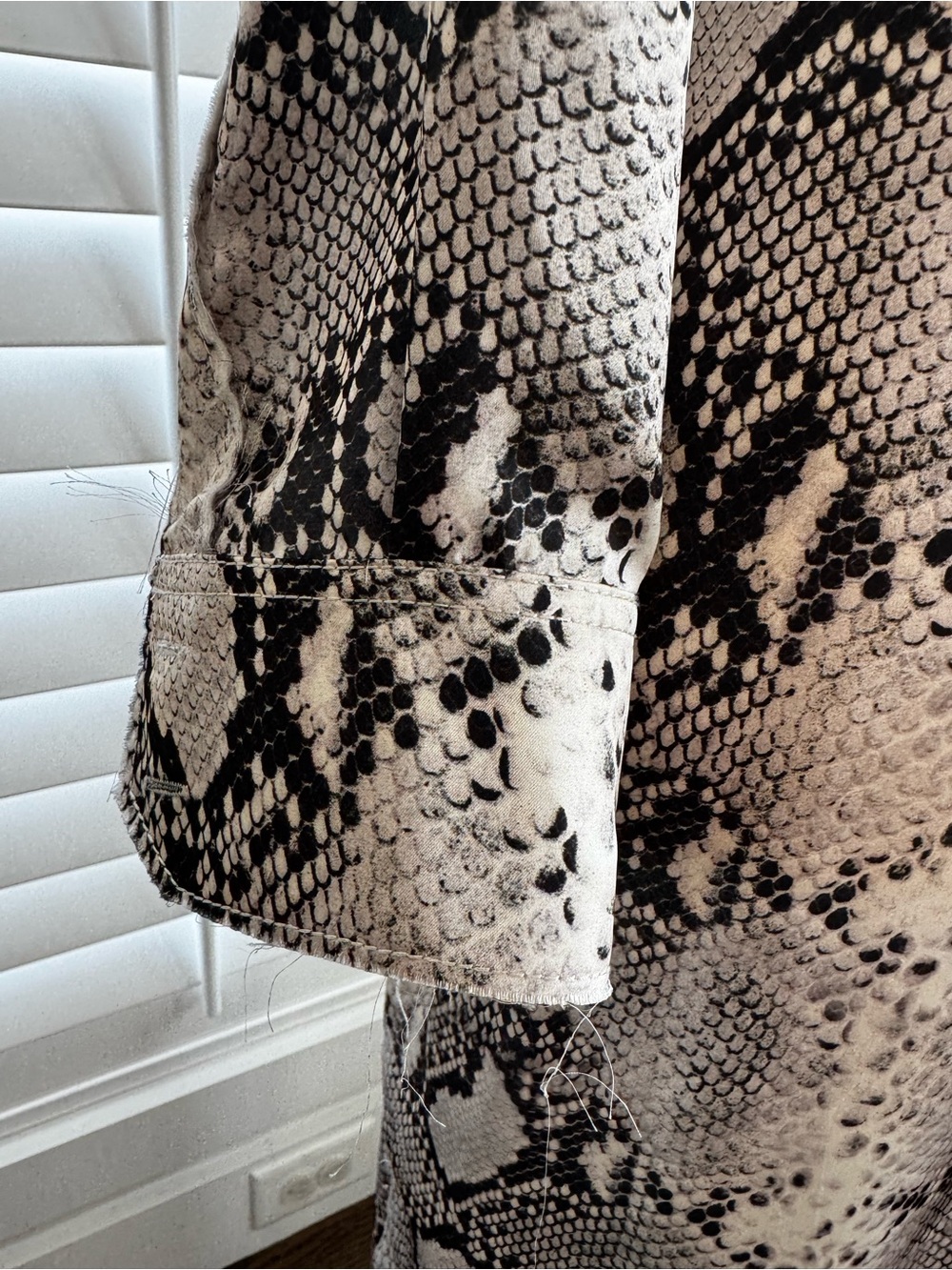 16Arlington Snake Print Long Button-Front Shirt Dress - Black & White - Picture 4 of 6